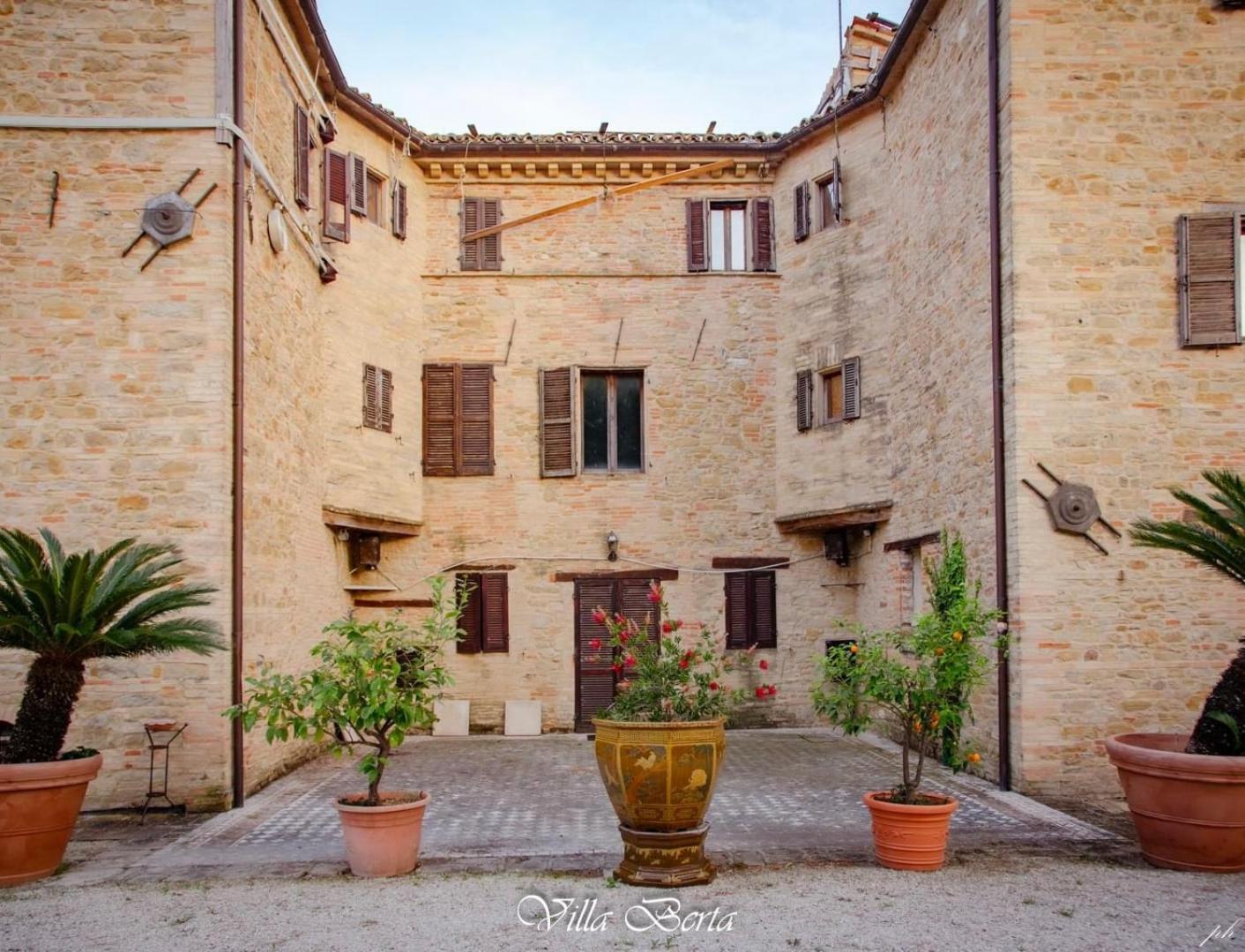 Resort Restaurant Villa Berta San Severino Marche Exterior photo