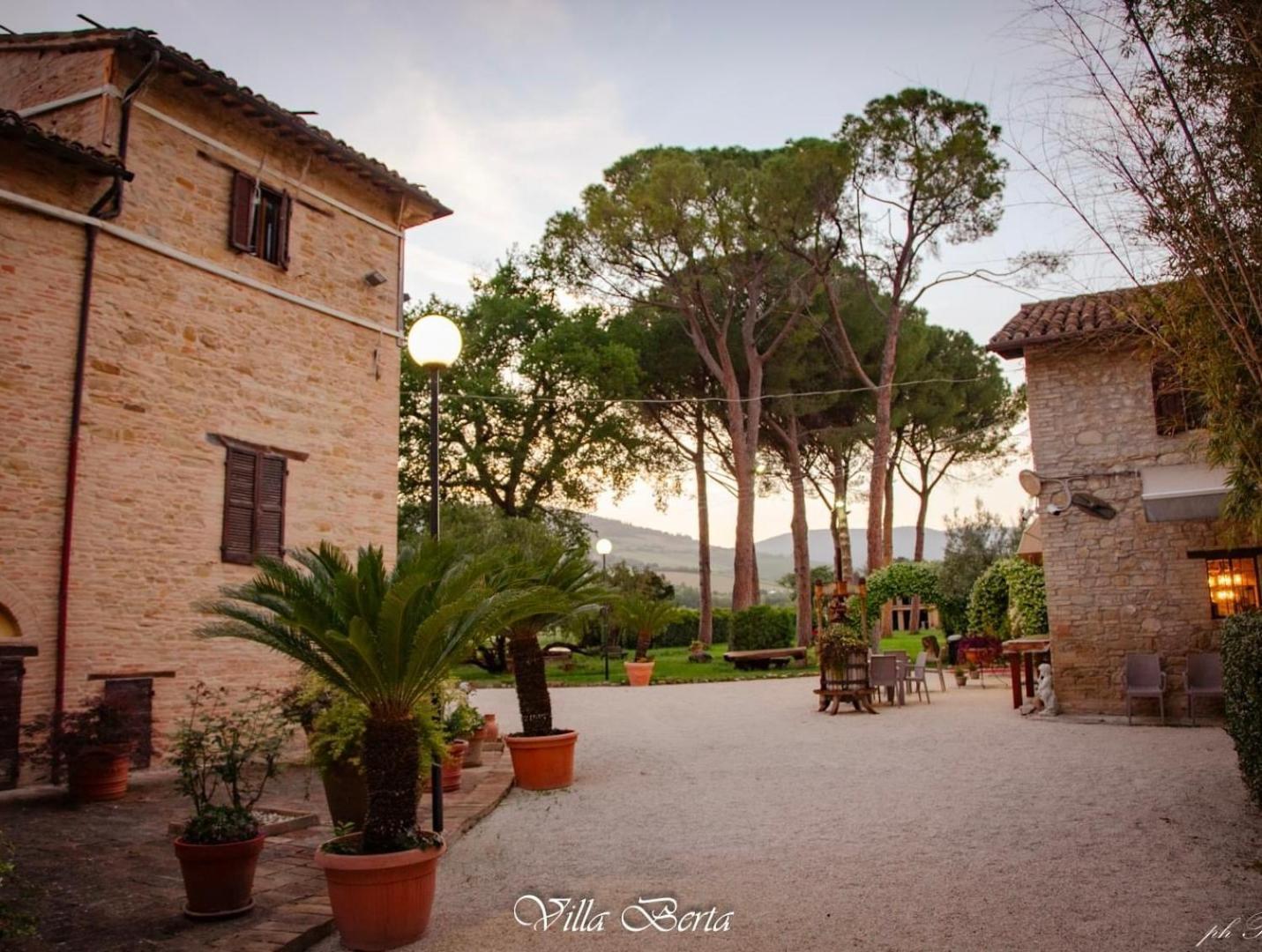 Resort Restaurant Villa Berta San Severino Marche Exterior photo