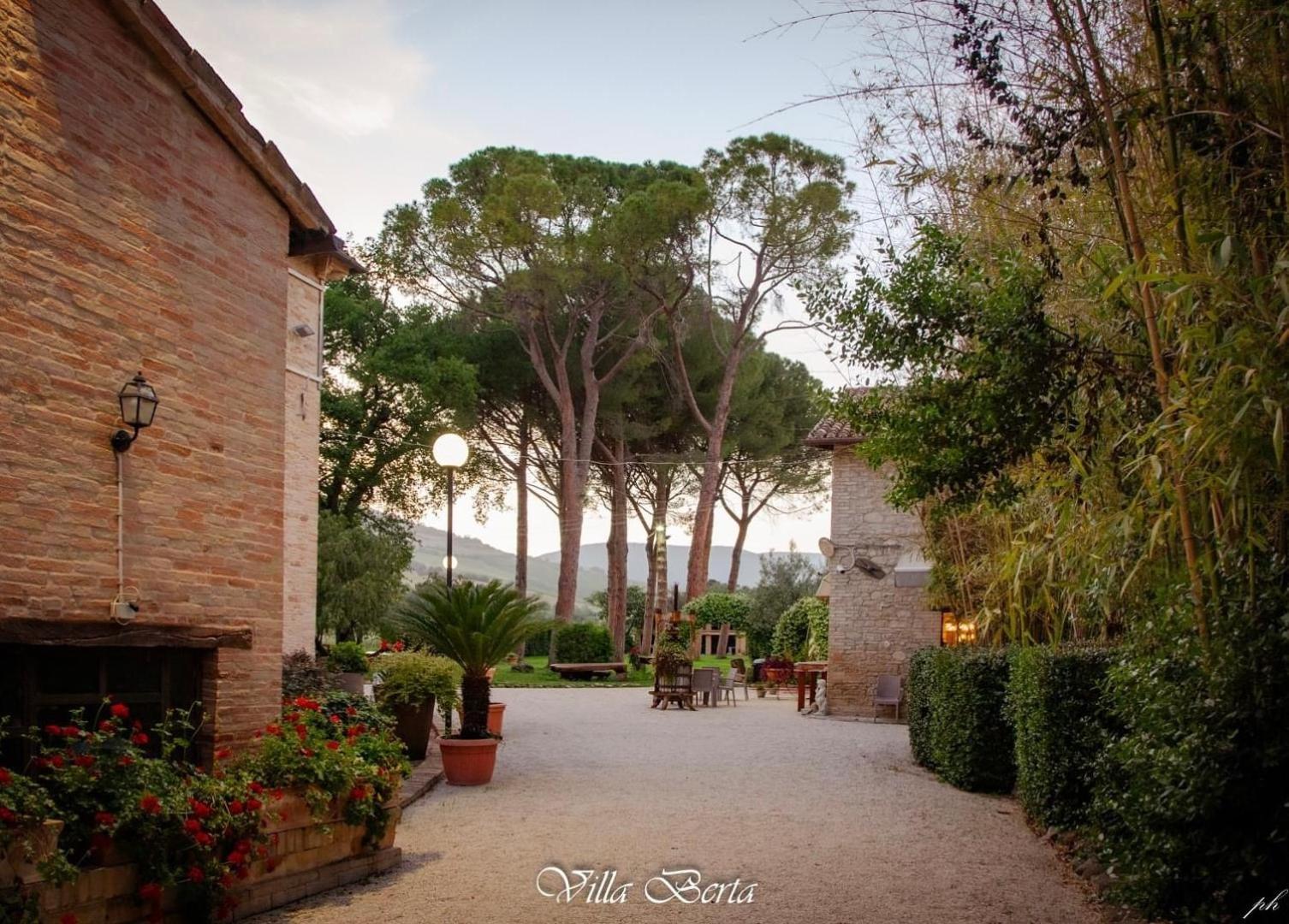 Resort Restaurant Villa Berta San Severino Marche Exterior photo